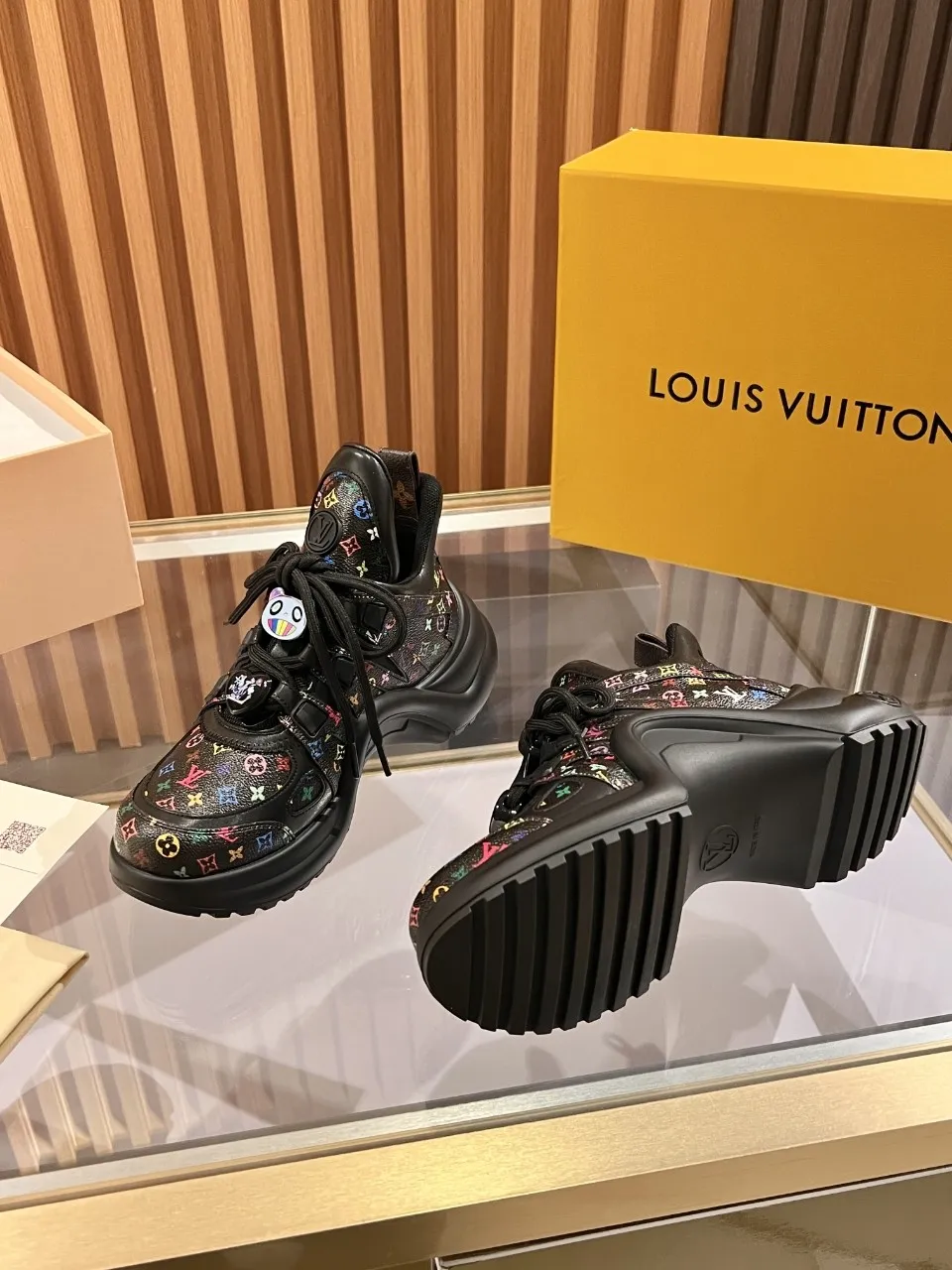 👟👟Ex-factory price 720👟👟 This three-color LV is different. 2025 new Murakami Takashi co-branded black three-color LV fancy button model Archlight donkey brand hardware casual sports dad shoes with an increased heel height of about 5.5cm, 35-41 white letter buckle